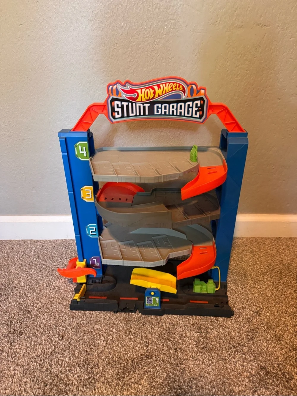 Hot Wheels Stunt Garage Playset - Blue, Orange, Gray